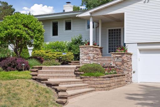 300 Westwood Drive N, Golden Valley, MN 55422