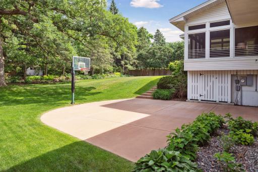 300 Westwood Drive N, Golden Valley, MN 55422