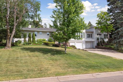 300 Westwood Drive N, Golden Valley, MN 55422