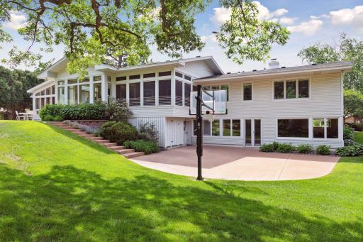 300 Westwood Drive N, Golden Valley, MN 55422