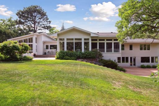 300 Westwood Drive N, Golden Valley, MN 55422