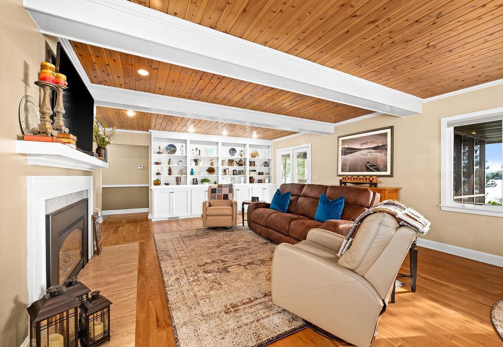 IsleviewRdInterior-11.jpg