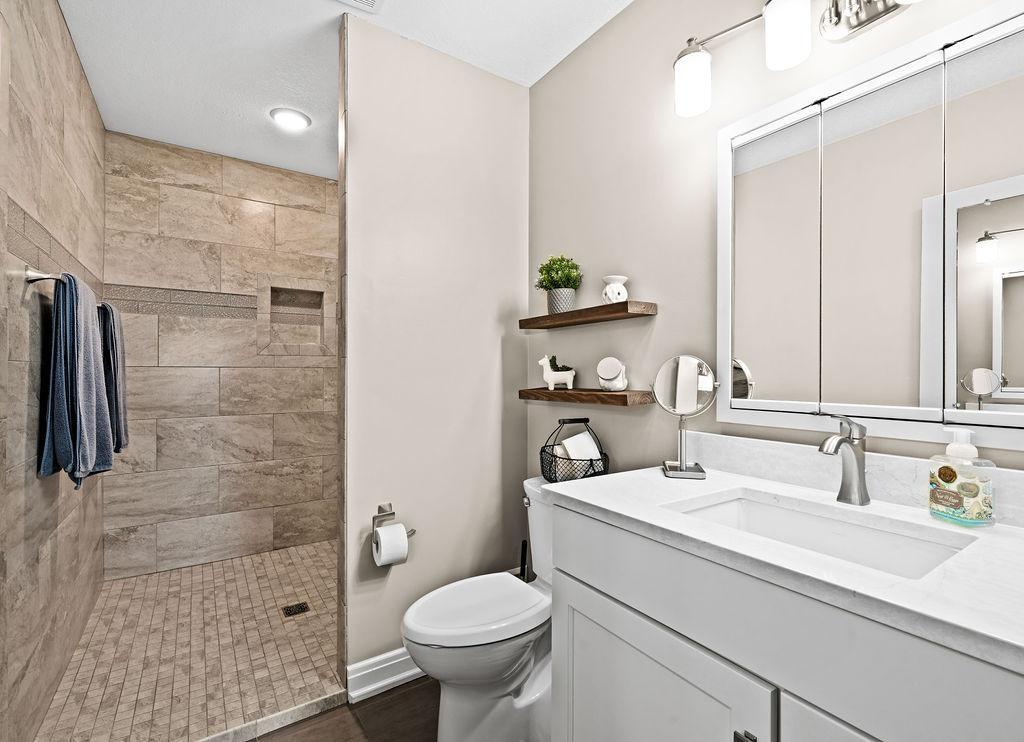 IsleviewRdInterior-20.jpg