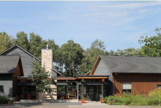 Discovery Center with meeting rooms and internet.