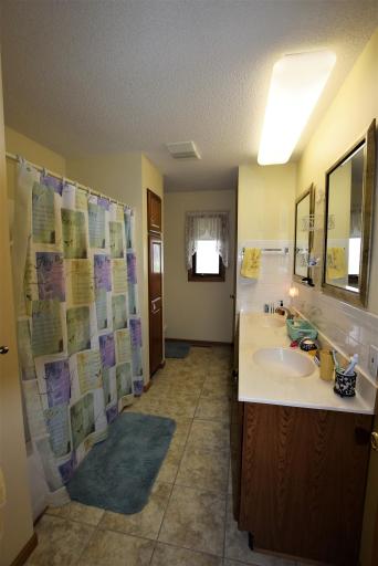 201 19th Avenue NE, Roseau, MN 56751