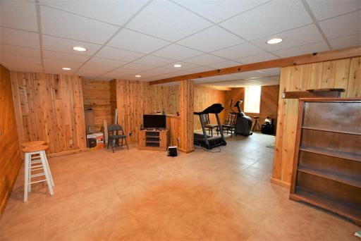 201 19th Avenue NE, Roseau, MN 56751