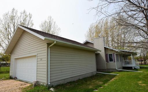201 19th Avenue NE, Roseau, MN 56751
