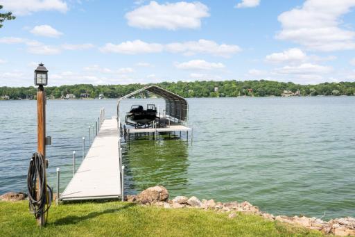 Electricity (110V & 240V) and fresh water (not potable) are available at the lake's edge. 32' Crepeau boat house w/ 4' wide deck (maintenance free Titan deck) & solar powered 7000-pound hydraulic boat lift (new 2020) to be negotiated sep from house.