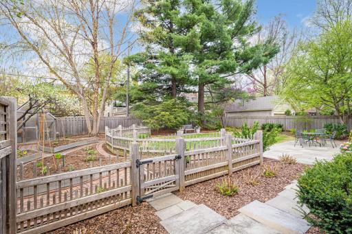 1777 Knox Avenue S, Minneapolis, MN 55403