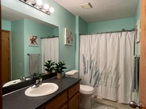 8432_Bathroom UpperLevel.jpeg