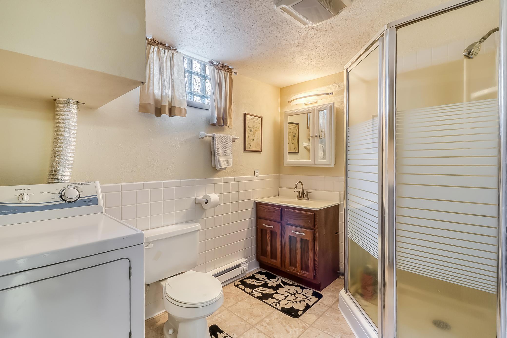 Basement Bathroom1_1.jpg