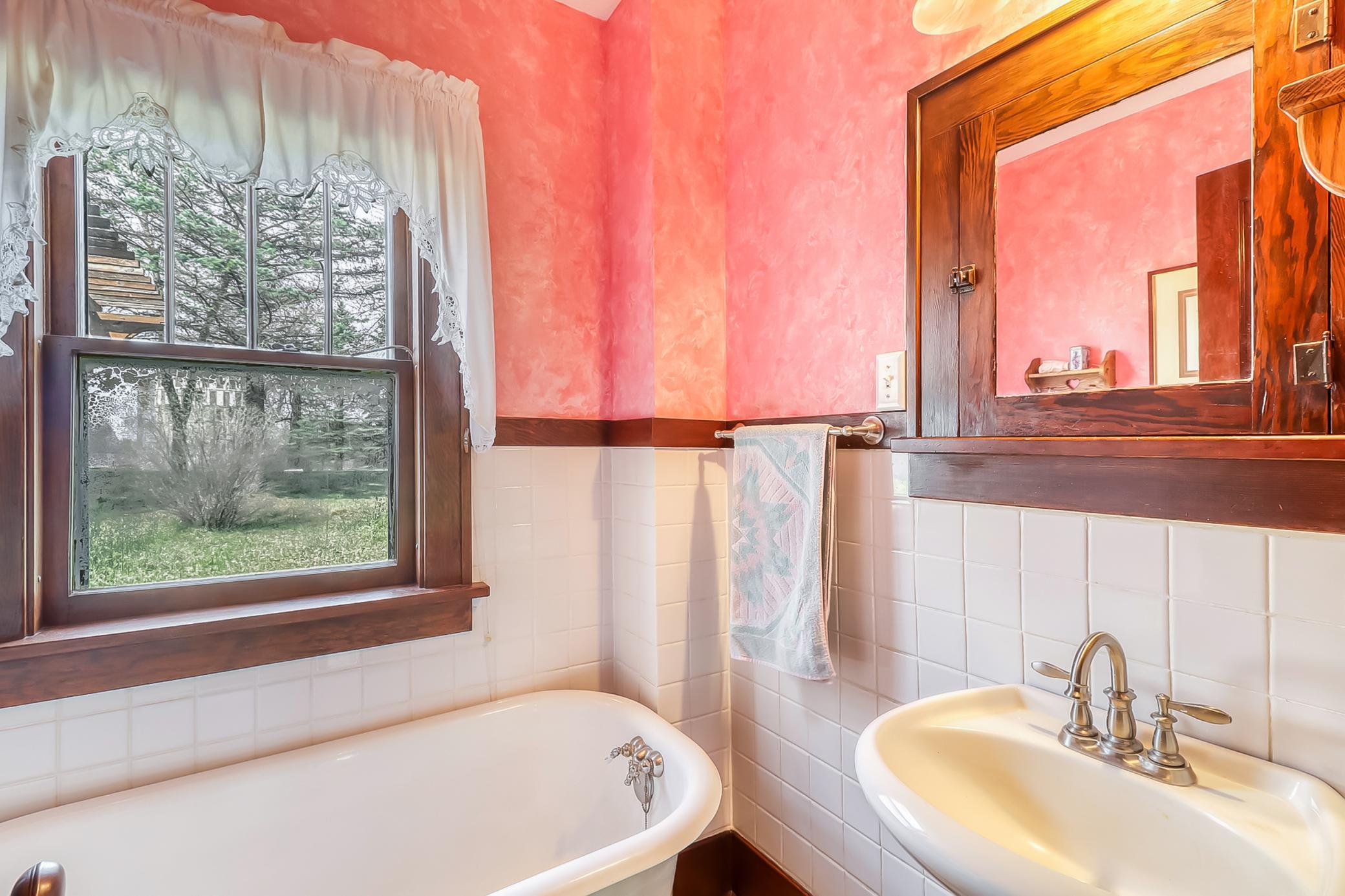 Bathroom1_1.jpg