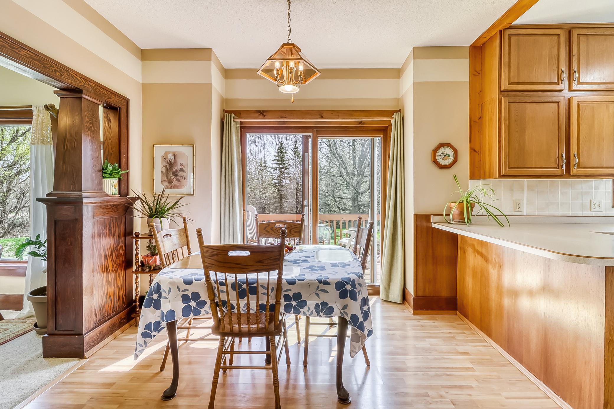 Dining1_2.jpg