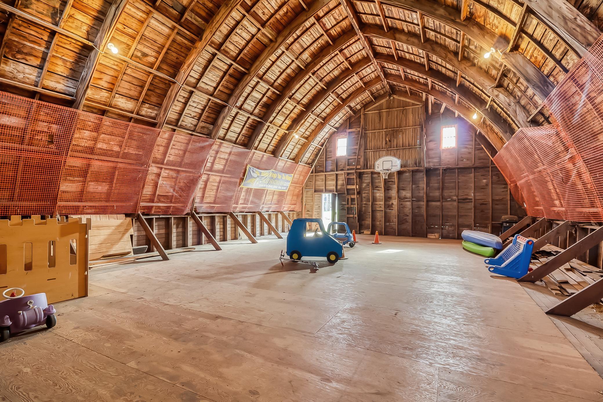 Barn1_1.jpg