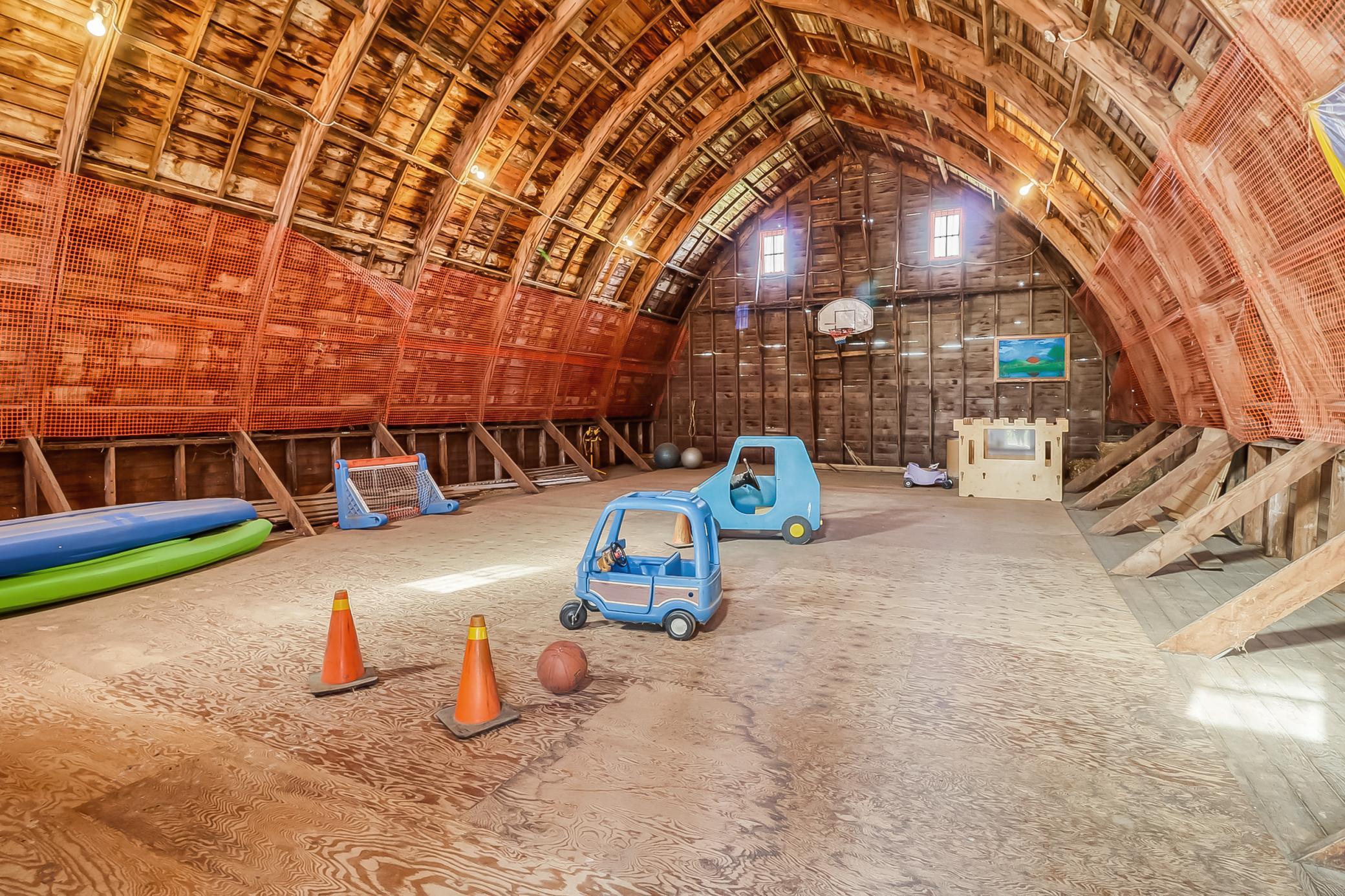 Barn1_2.jpg