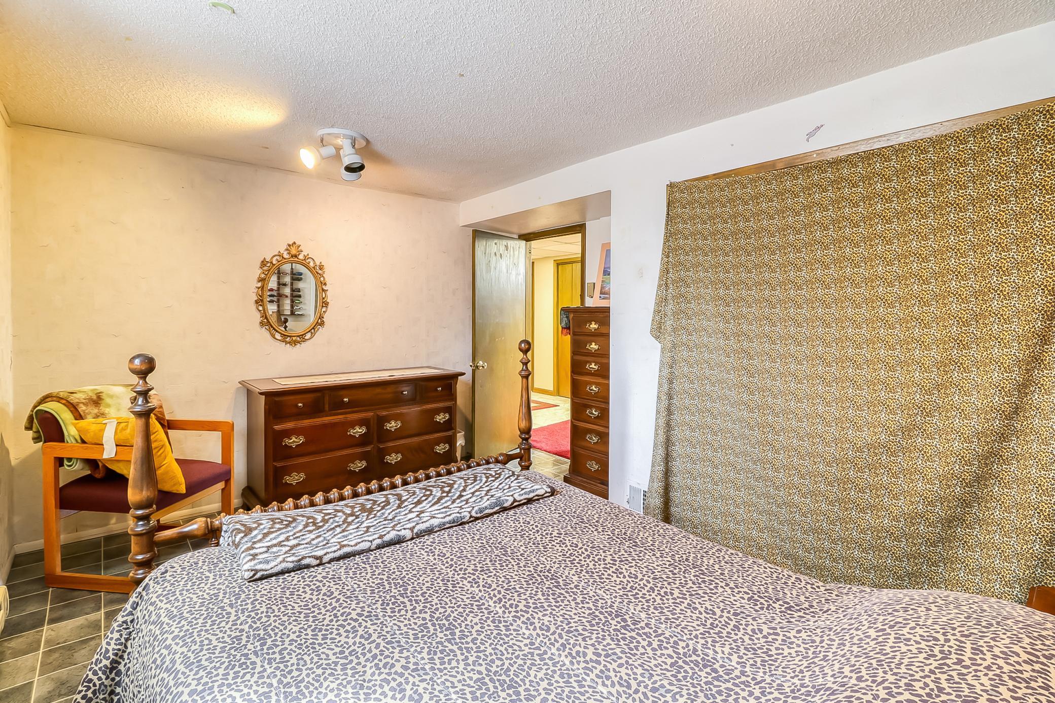 Basement Bedroom1_2.jpg