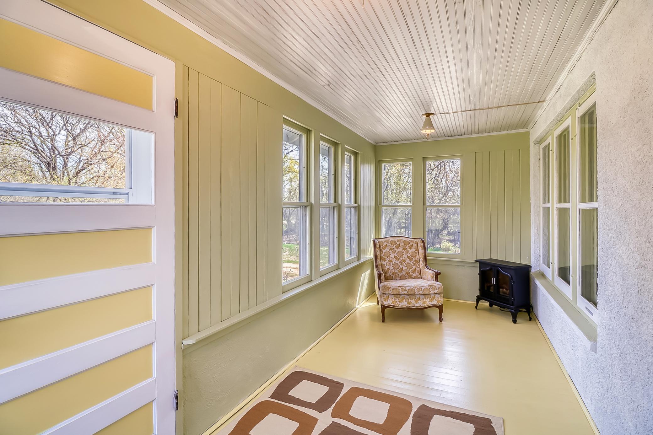 Porch1_1.jpg