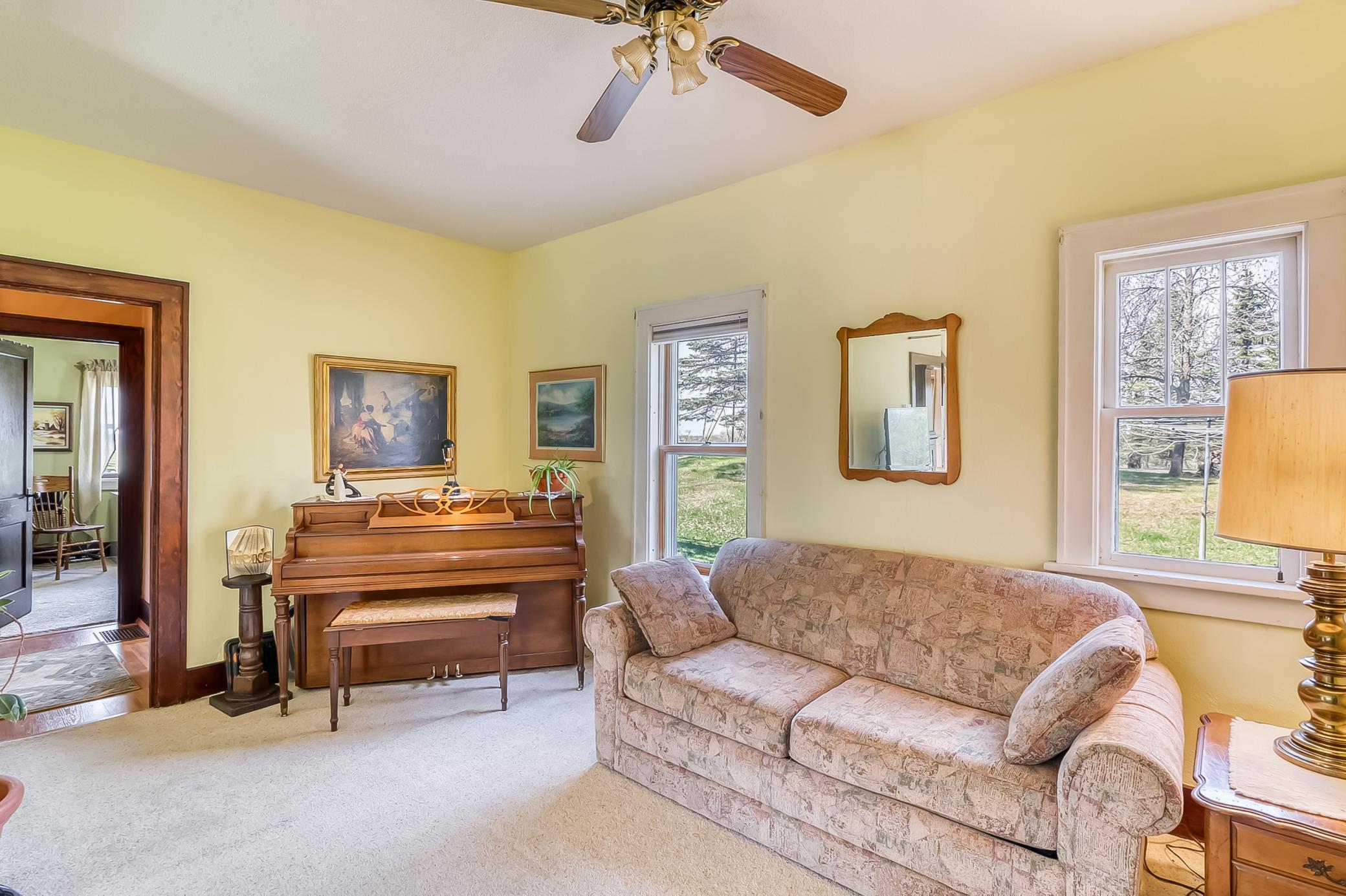 Familyroom1_2.jpg