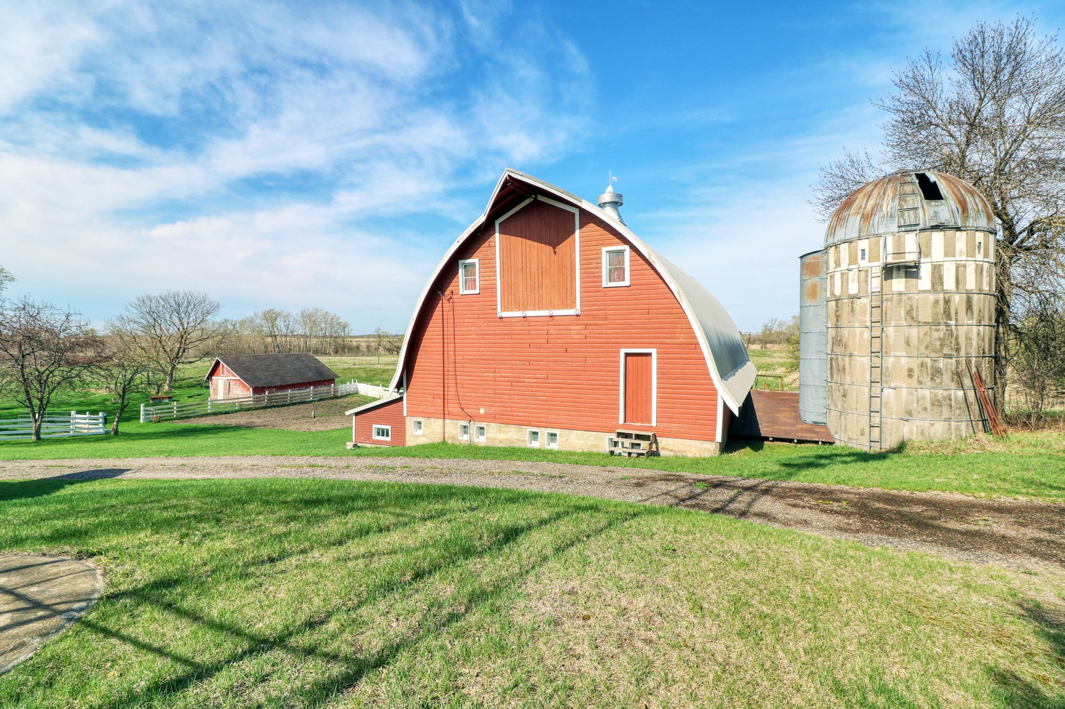 Exterior1_16.jpg