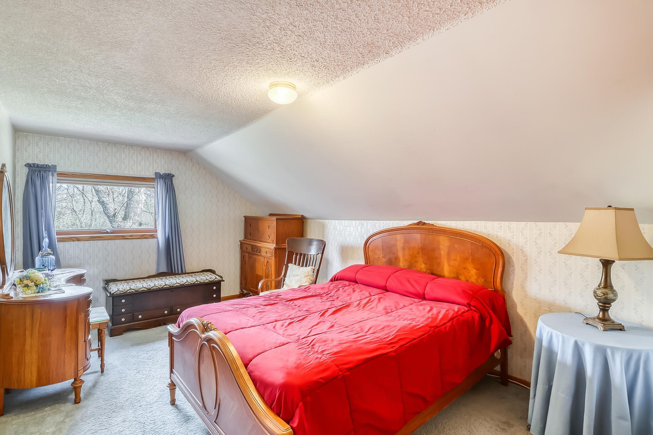 Upstairs Bedroom2_1.jpg