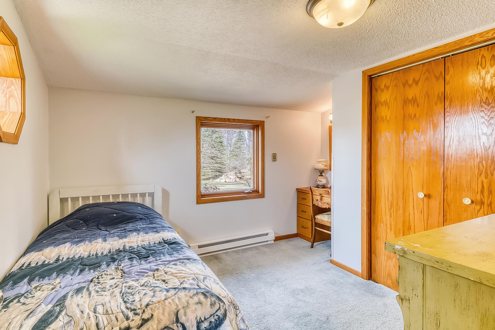 Upstairs Bedroom3_1.jpg