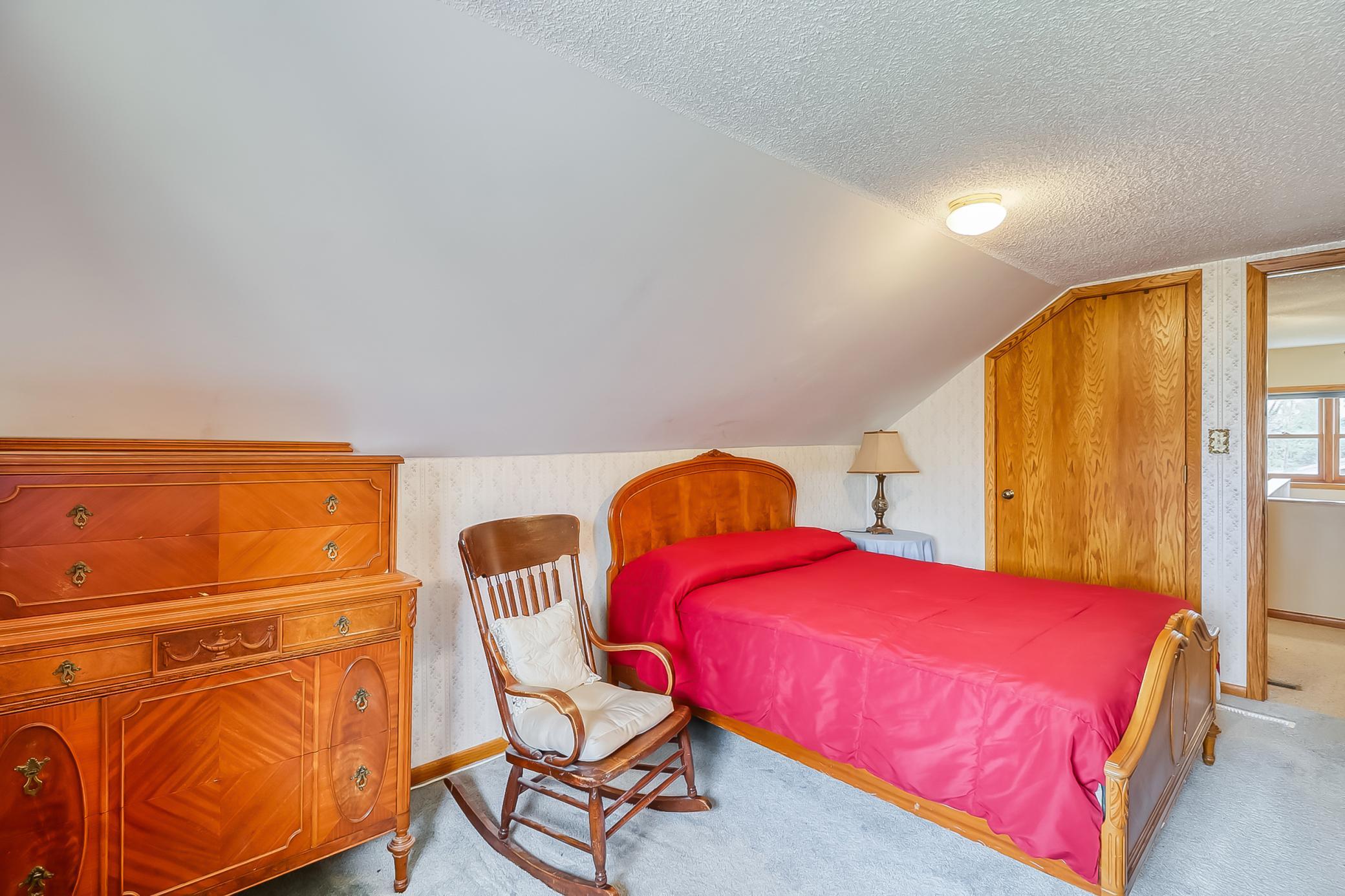 Upstairs Bedroom2_2.jpg