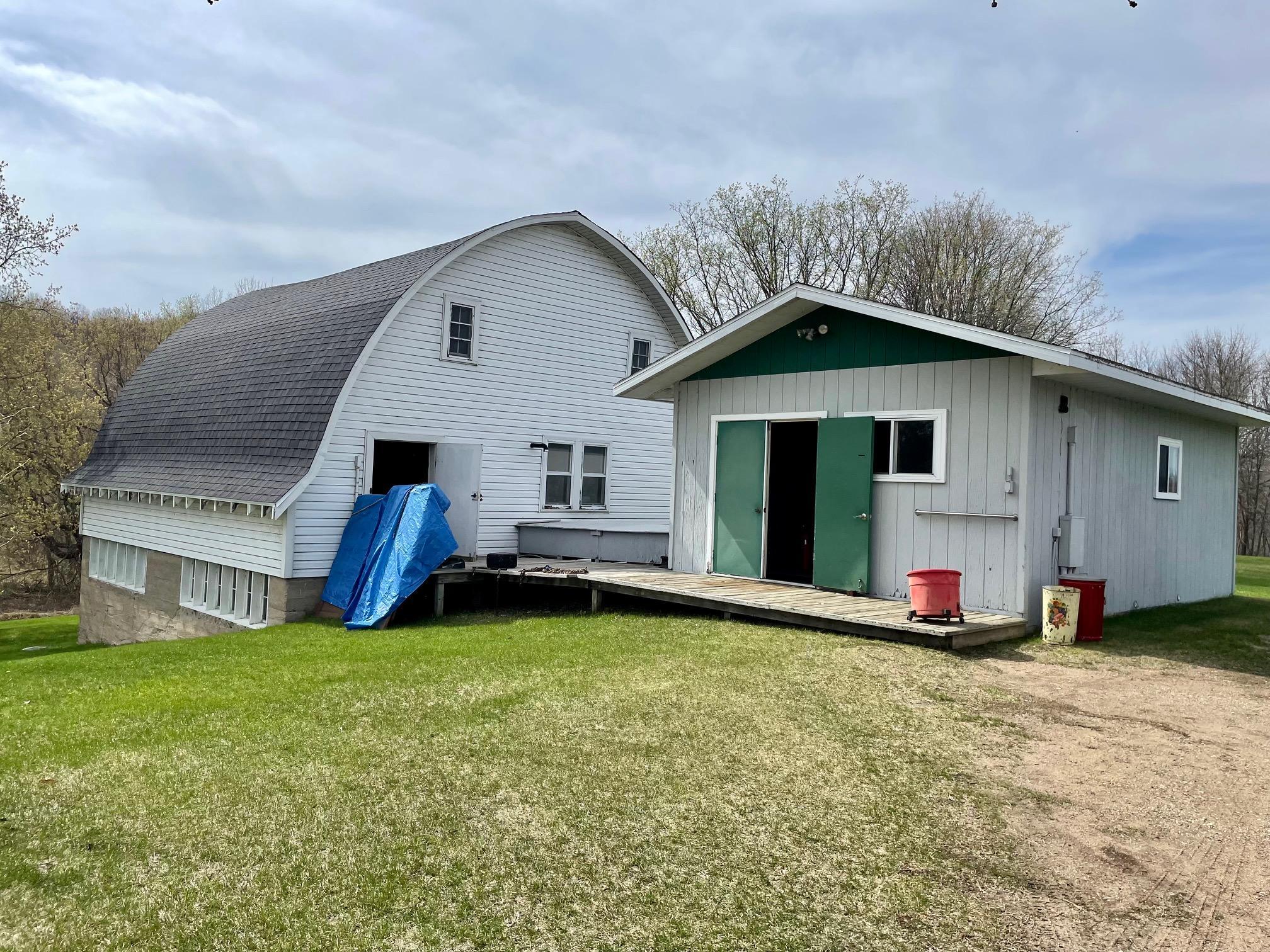 2-Barn and work shop.jpg
