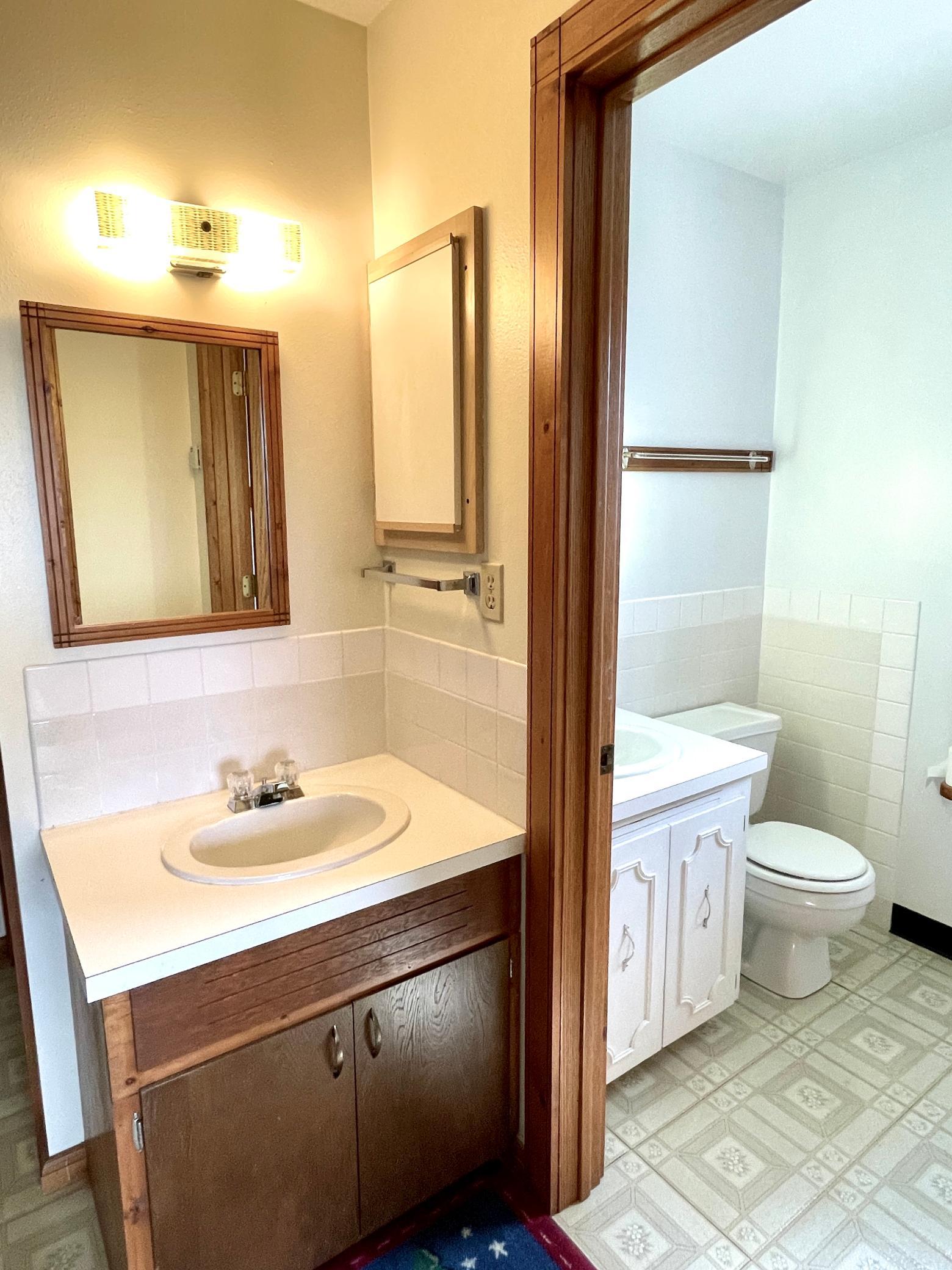 10-Bath 3 with shower (2).jpg