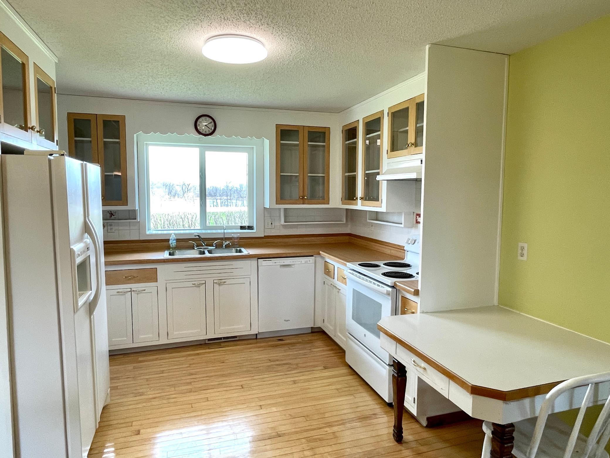 5-Kitchen (2).jpg