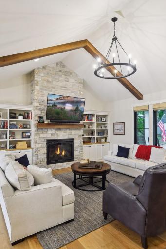 Beams and natural stone create a warm environment.