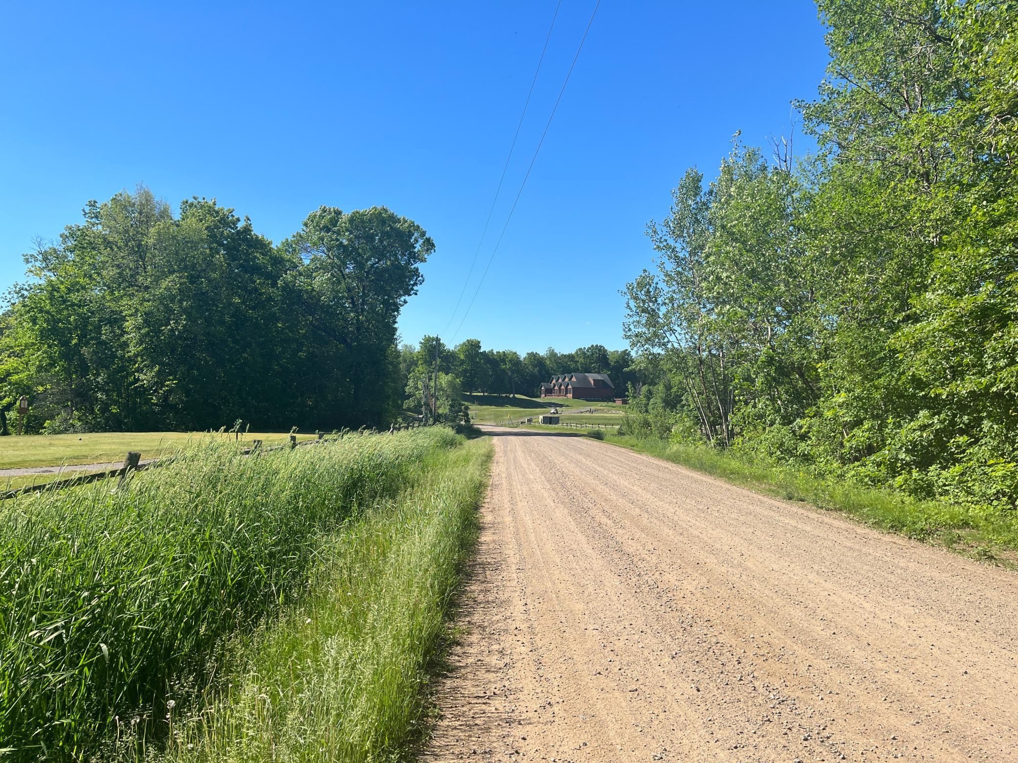 Nicely maintained roads on Golf Circle.