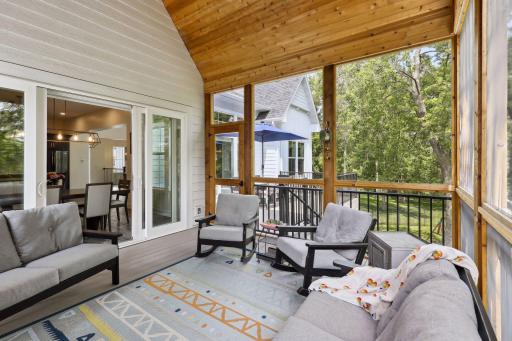 752 Summerbrooke Circle, Eagan, MN 55123