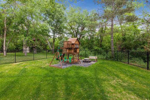 752 Summerbrooke Circle, Eagan, MN 55123