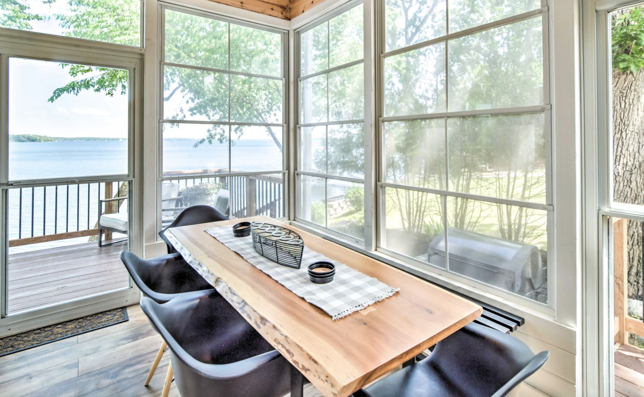 lakeside 3 season porch.png