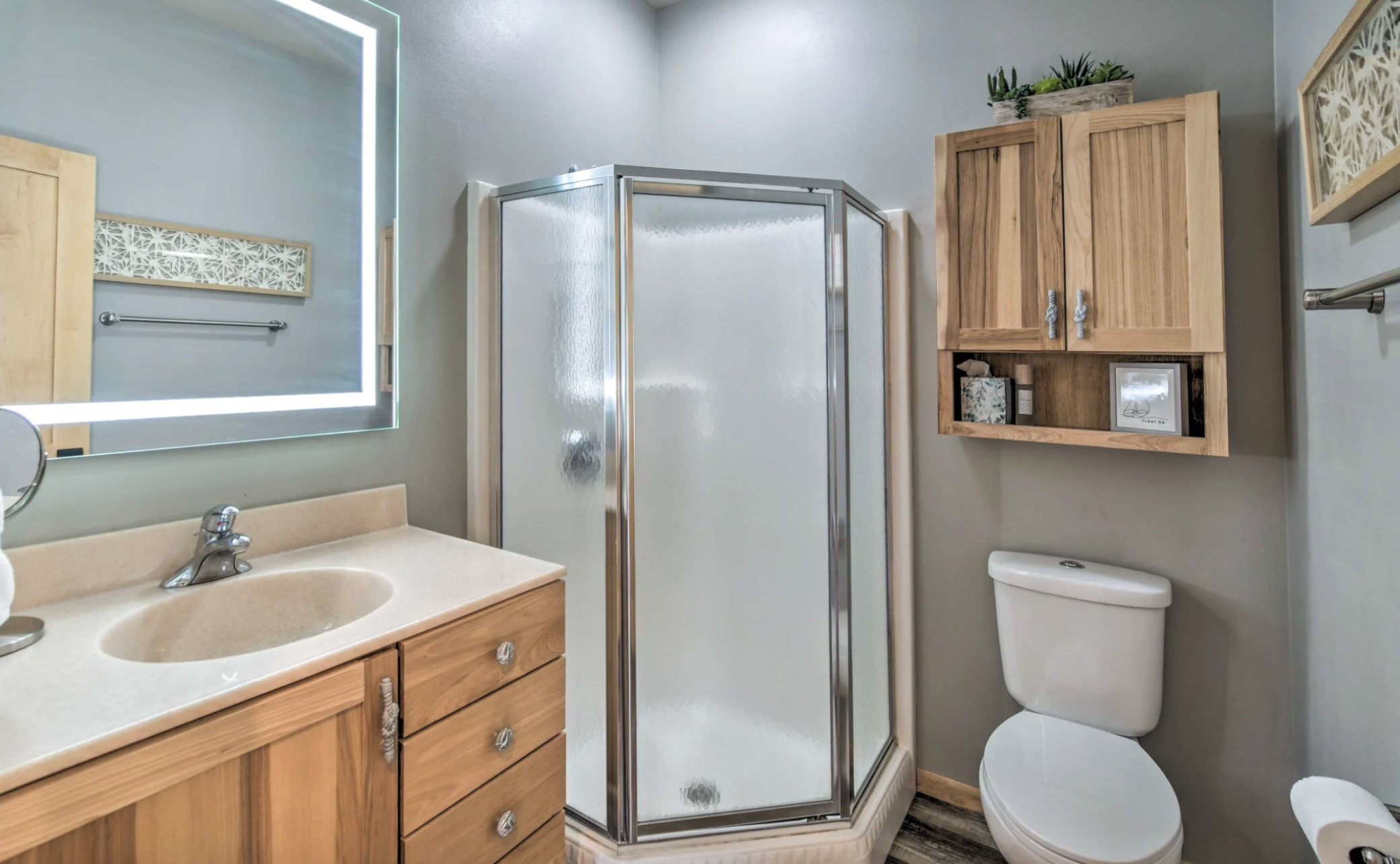 main level bath.png