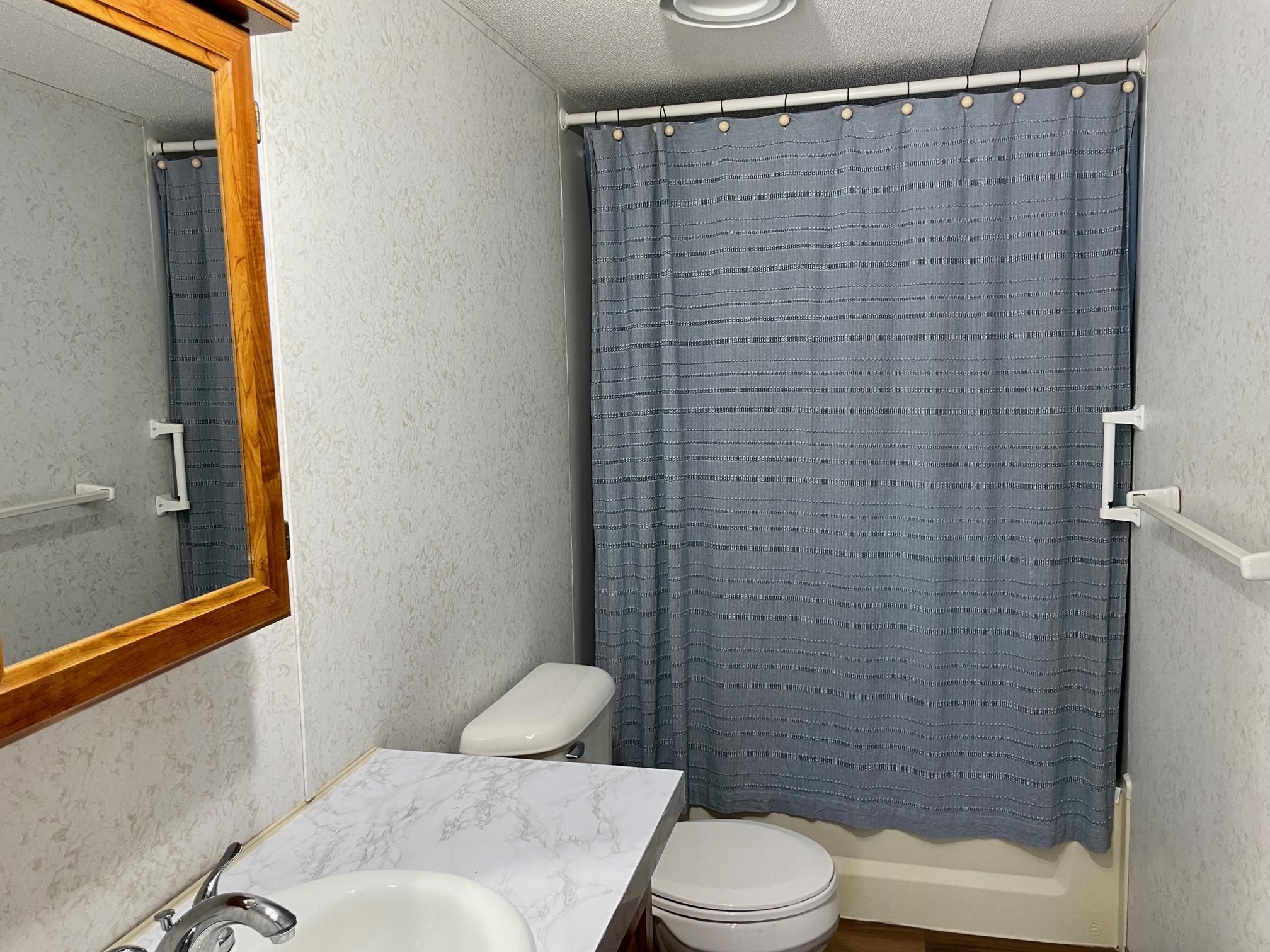 8-Full bath.jpg