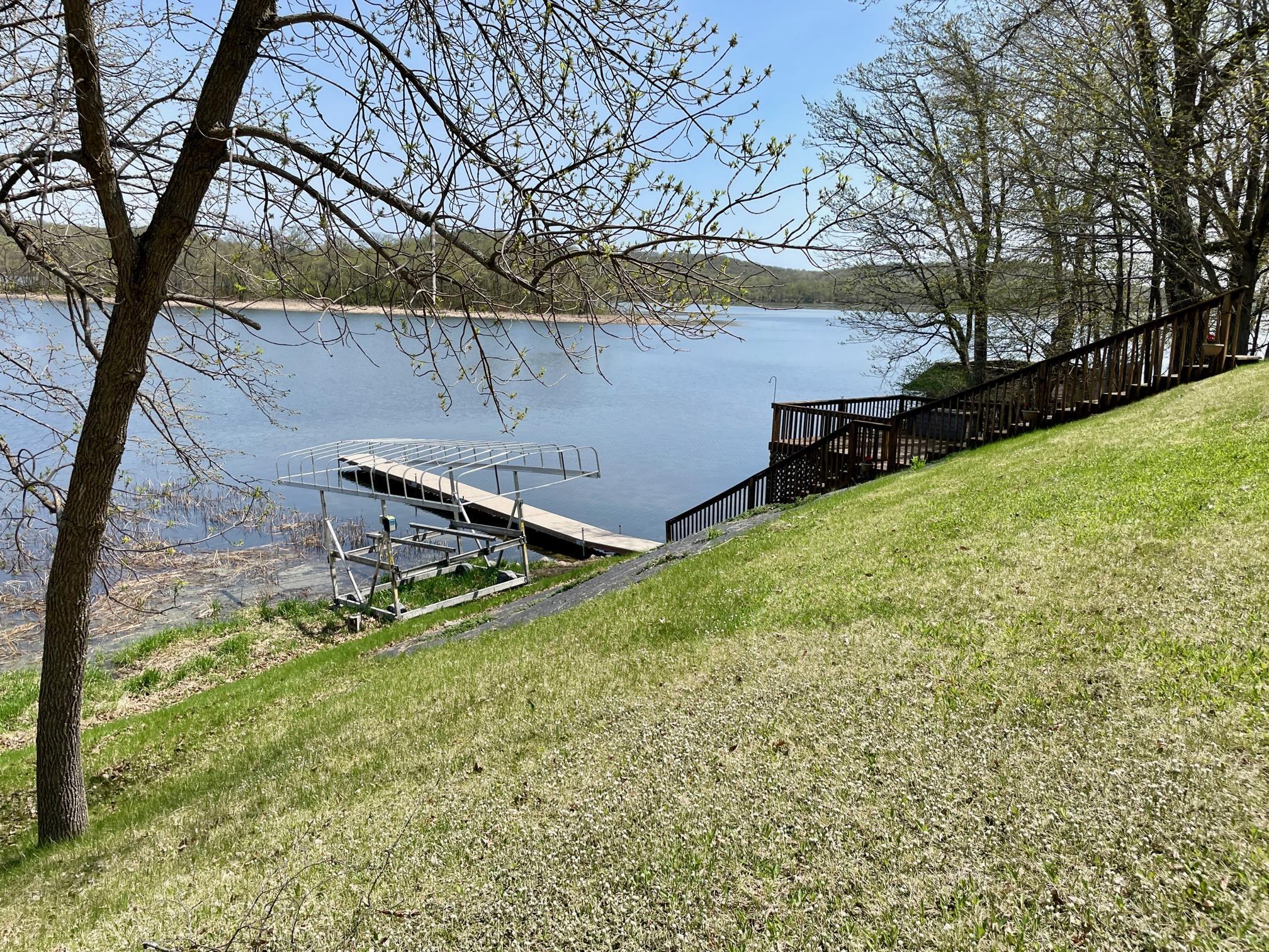 4-Lakeside yard with plenty of room to play and relax (2).jpg