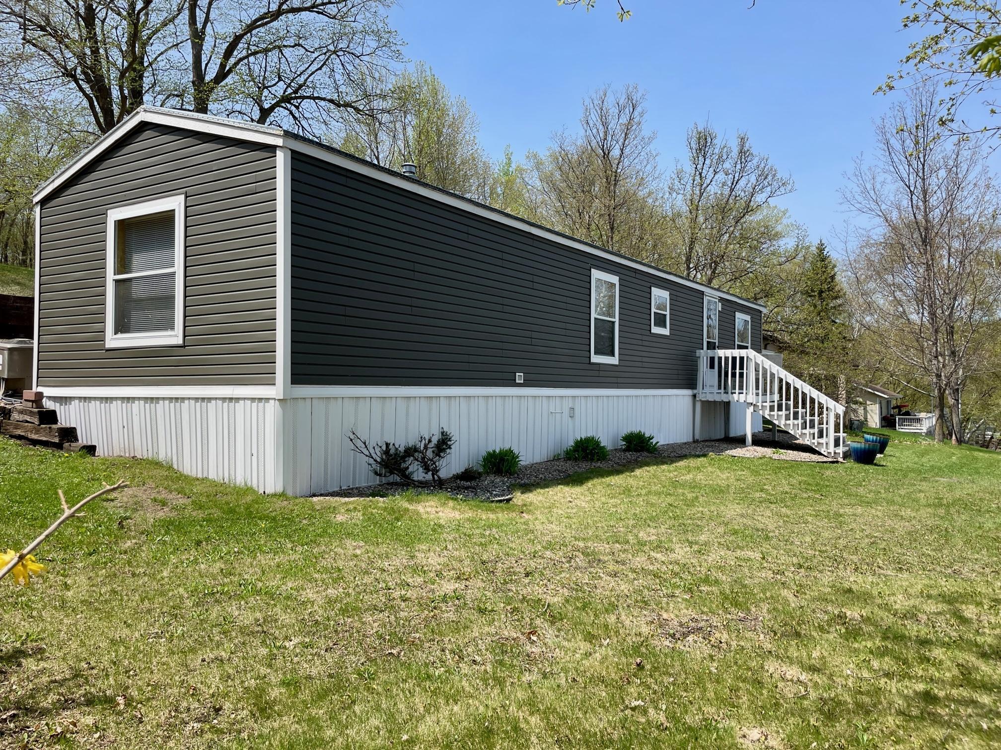 5-Lakeside of mobile home (1).jpg