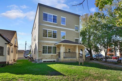 1716 Rollins Avenue SE, Minneapolis, MN 55414