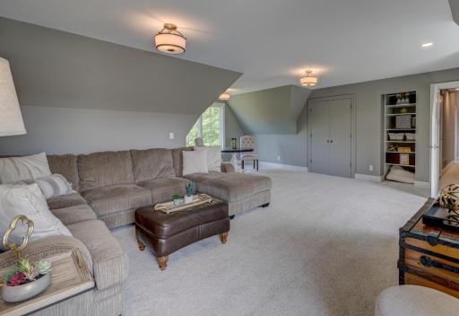 11 Crescent Lane, Saint Paul, MN 55127