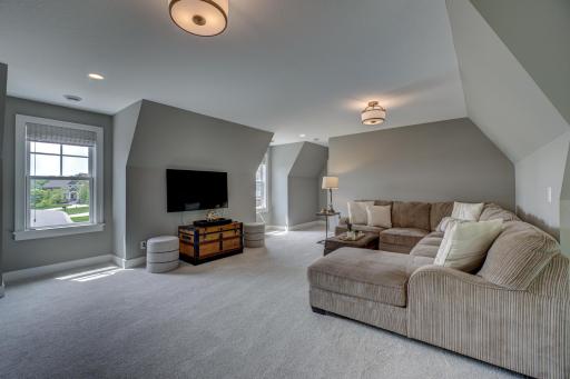 11 Crescent Lane, Saint Paul, MN 55127