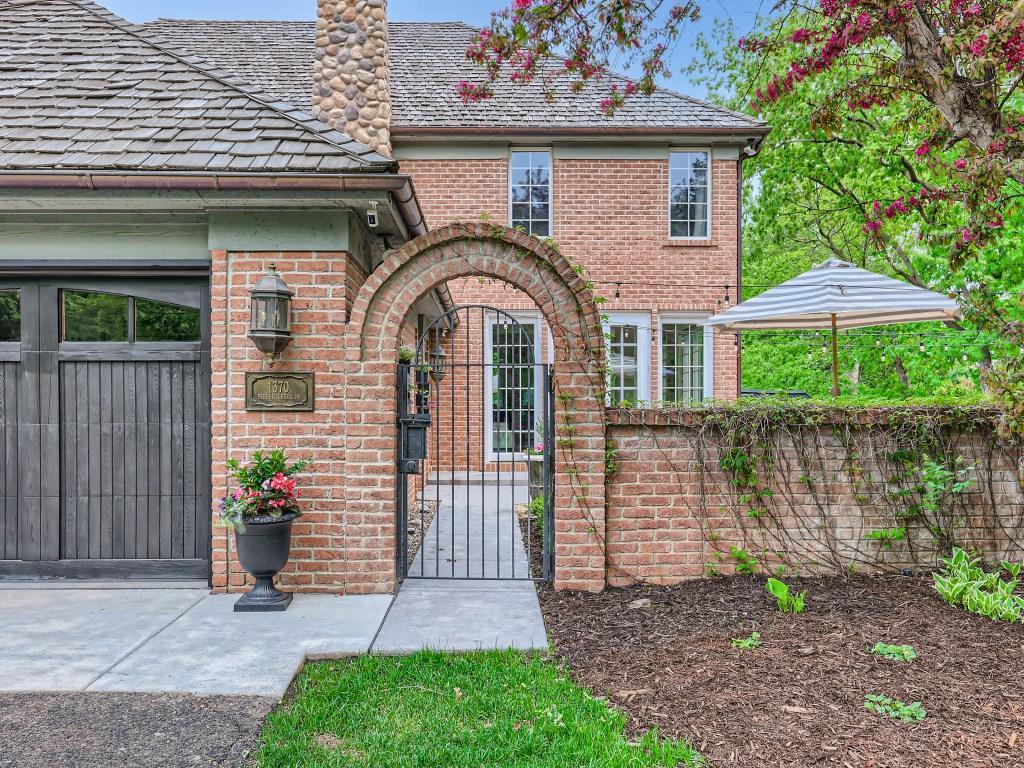 Side Entry to Grotto