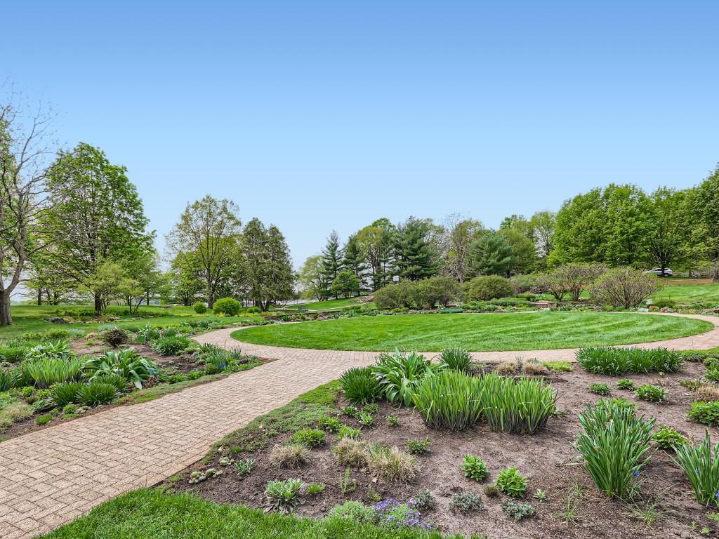 78 Noerenberg Memorial Gardens