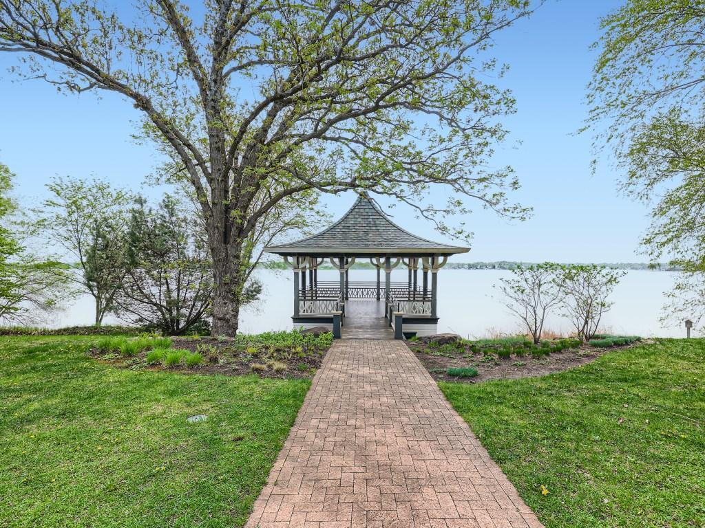 Noerenberg Memorial Gardens