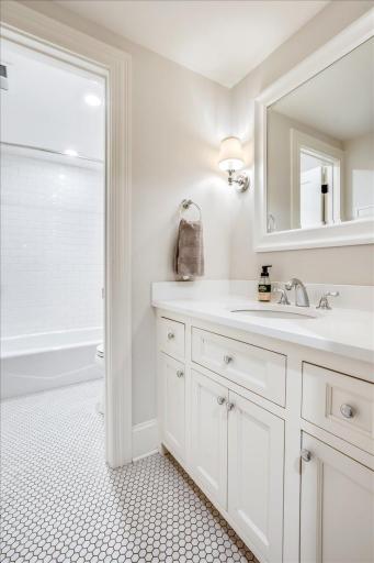 5232 Duncraig Road, Edina, MN 55436