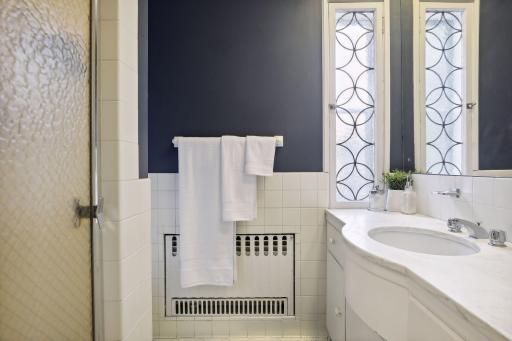 These bedrooms share a ceramic tiled âJack and Jillâ three-quarter bath