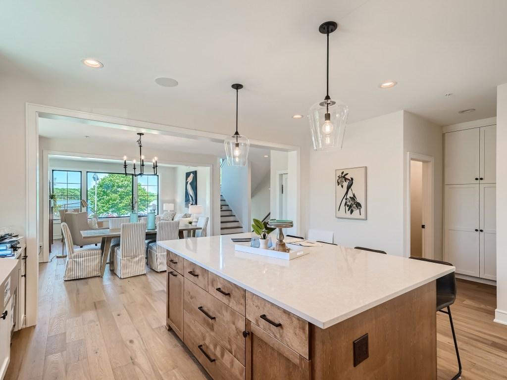 14 Kitchen.jpg