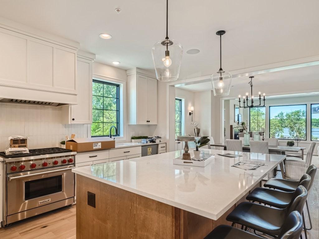 11 Kitchen.jpg