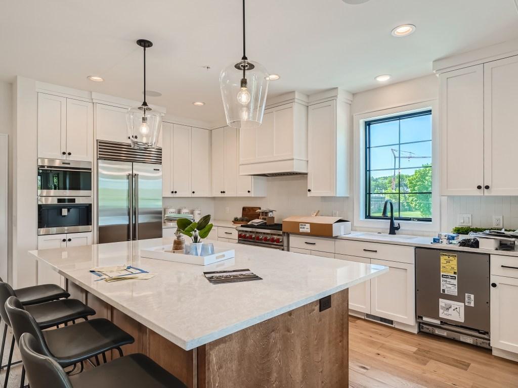 09 Kitchen.jpg