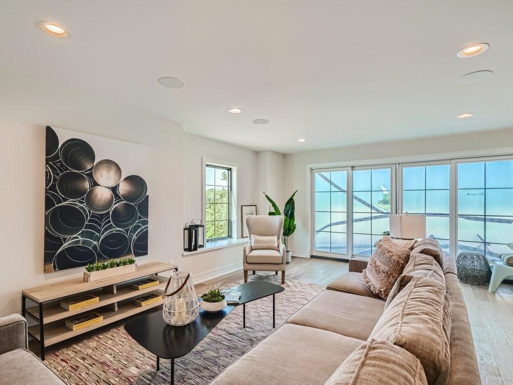 31 2nd Floor Family Room.jpg